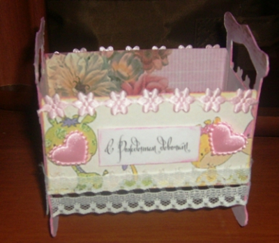 Подарочная кроватка-качалка для денежного подарка новорожденной малышке